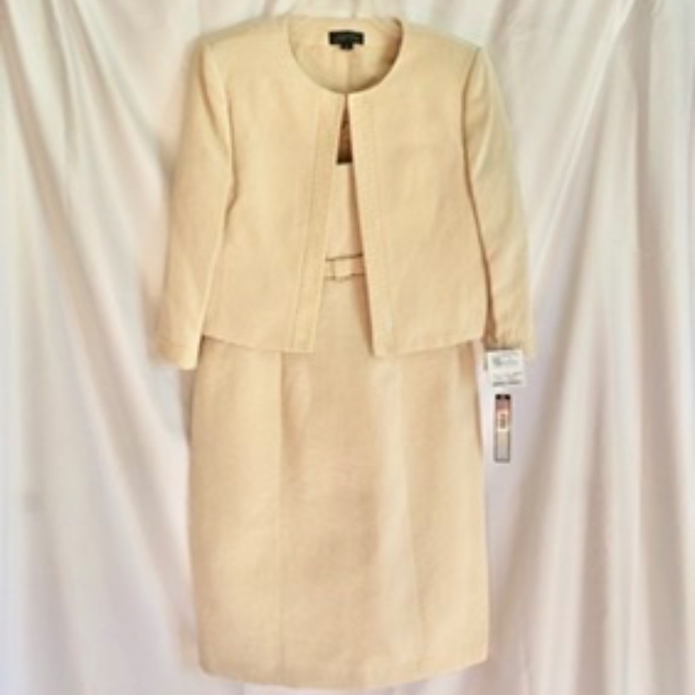 Tahari Arthur S Levine 2 Pc Formal Dress Suit. New